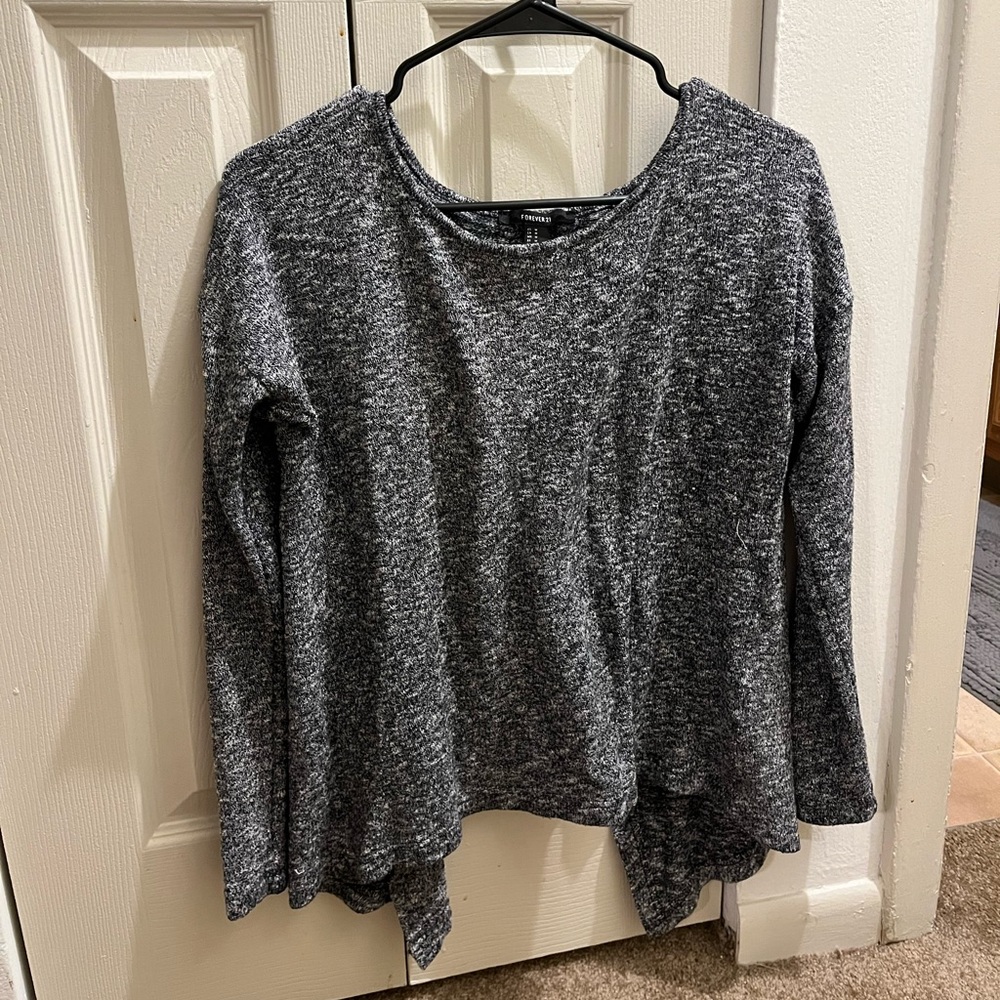 GRAY LONG SLEEVED OPEN SLIT IN BACK SWEATER BY FOREVER 21-WOMENS MEDIUM
